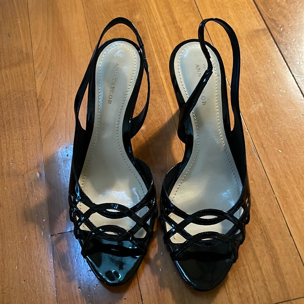 Ann Taylor black patent sandals size 8
